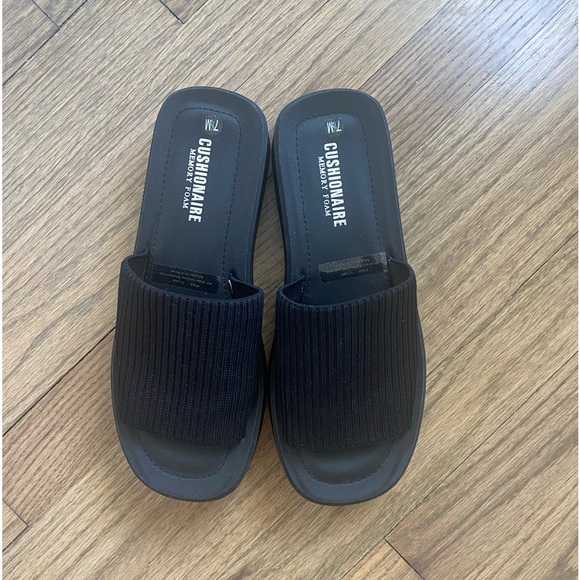 CUSHIONAIRE platform sandal with Memory Foam - Picture 3 of 5